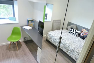 3 bed flat, 119 Mayflower Street, City Centre, Plymouth, PL11SD - Image 2